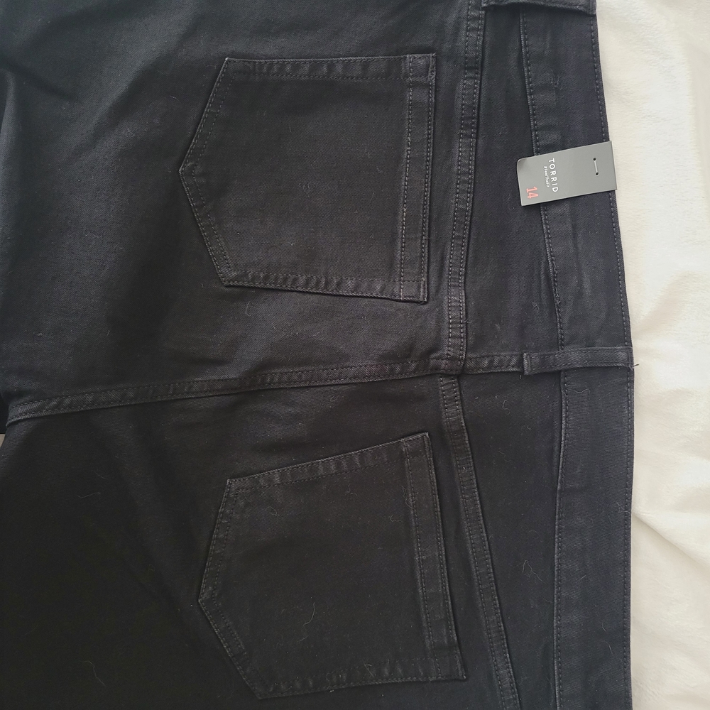 NWT Torrid Black Jean Shorts Classic Denim Style - Picture 2 of 3
